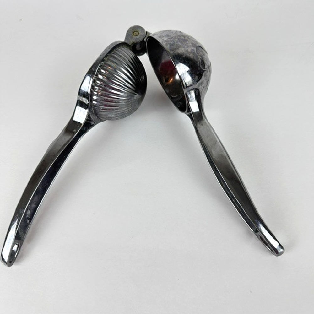 Manual Decorative Citrus Juicer Hand Squeezer Silver Metal Bar Barwear Retro